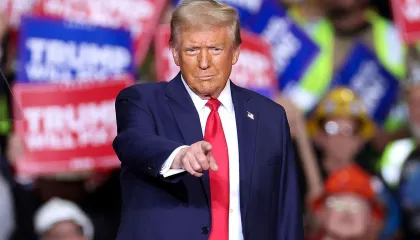 “Trump é Projetado como Novo Presidente dos EUA: Caminho de Retorno e Controvérsias”