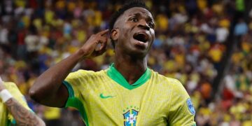 Vini brilha no início, mas perde pênalti e enfrenta frustração com a Seleção
