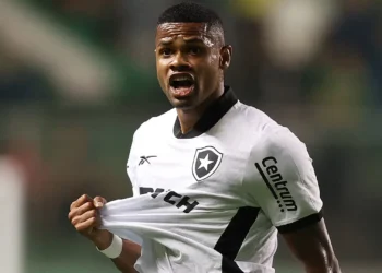De Servente a Herói da Libertadores: Júnior Santos e Sua Jornada de Superação no Botafogo
