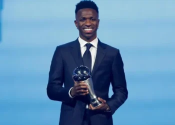 Vini Jr. Mostra a Neymar Que Excelência Não Tem Atalhos