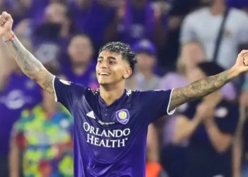 Facundo Torres: O Atacante Uruguaio na Mira do Palmeiras para 2025