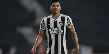 Santos faz proposta por Danilo Barbosa e mira reforço para pré-temporada de 2025