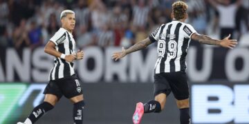 Botafogo mantém supremacia e vence Fluminense no Clássico Vovô