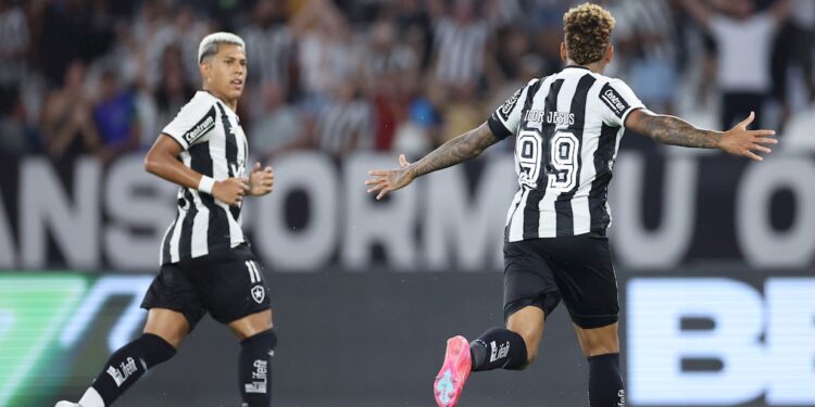Botafogo mantém supremacia e vence Fluminense no Clássico Vovô