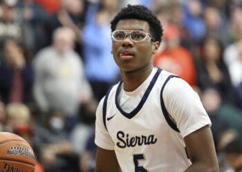 Bryce James, filho de LeBron, se compromete com a Universidade do Arizona