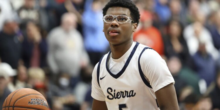 Bryce James, filho de LeBron, se compromete com a Universidade do Arizona