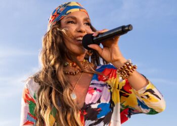 “Ivete Sangalo lança EP vibrante que celebra o verão, o Carnaval e as raízes do axé”