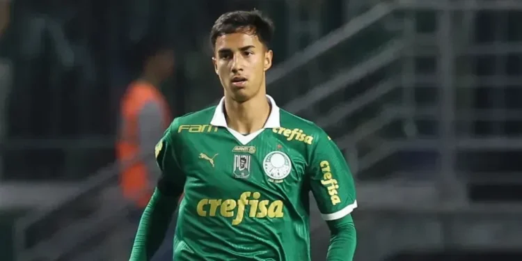 Manchester City confirma a contratação de Vitor Reis, zagueiro revelação do Palmeiras