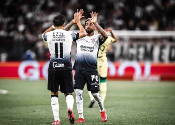 Barcelona e Corinthians duelam por vaga na fase de grupos da Libertadores