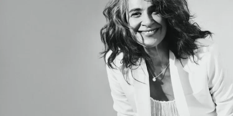 Simone estreia nova turnê em São Paulo com sucessos, surpresas e ‘Pão e poesia’ no repertório