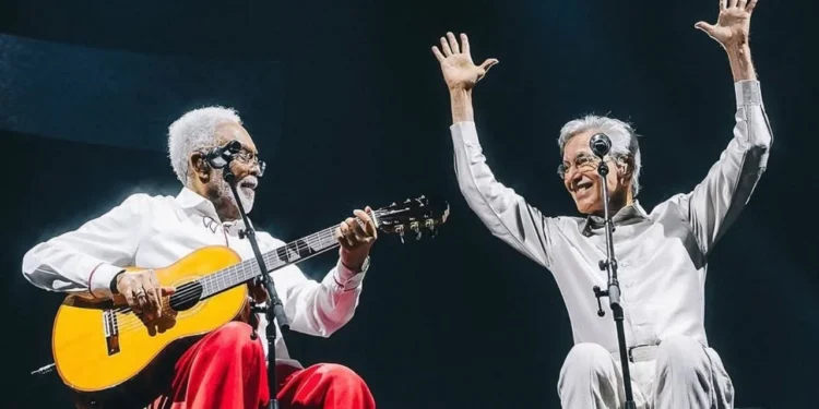 Em noite histórica no Rio, Gilberto Gil e Caetano Veloso emocionam em dueto na turnê “Tempo Rei”