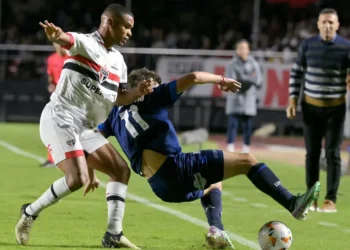 São Paulo vence Talleres na estreia da Libertadores, mas lesão de Oscar preocupa