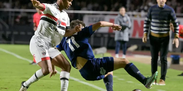 São Paulo vence Talleres na estreia da Libertadores, mas lesão de Oscar preocupa