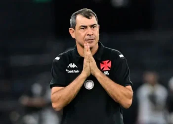Vasco demite Fábio Carille após derrota para o Cruzeiro