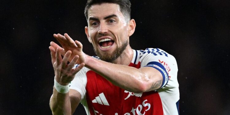 Flamengo acerta com Jorginho e aguarda resposta final do volante para selar contratação