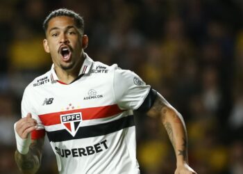 Luciano decide, e São Paulo vira sobre o Náutico no Morumbis pela Copa do Brasil