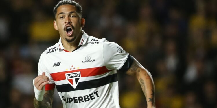 Luciano decide, e São Paulo vira sobre o Náutico no Morumbis pela Copa do Brasil