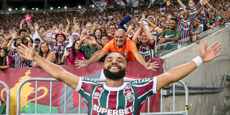 Fluminense estraga retorno de Neymar e vence o Santos no apagar das luzes no Maracanã