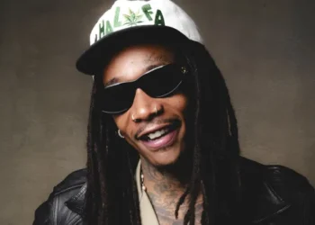 Wiz Khalifa defende teoria da Terra plana, mas usa imagem do planeta esférico em capa de álbum