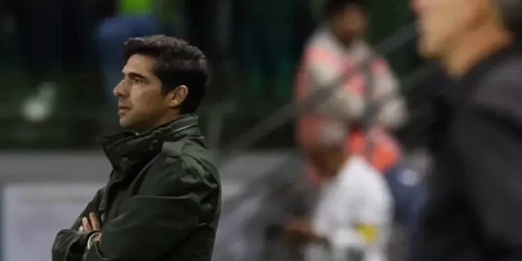 Com empresário no Allianz, Palmeiras acelera negociação para renovar com Abel Ferreira até 2027
