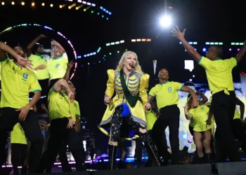 Lady Gaga usou playback no show do Rio? Entenda como funcionam os vocais gravados em grandes apresentações
