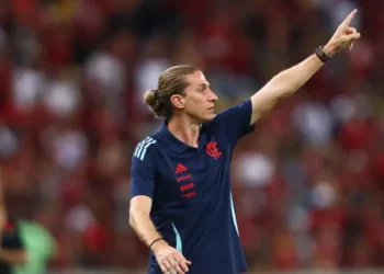 Filipe Luís vive maior pressão no comando do Flamengo