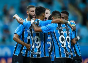 Grêmio sofre, mas vence o Luqueño e garante vaga nos playoffs da Sul-Americana