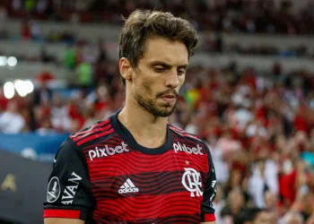 Rodrigo Caio retorna ao Flamengo como auxiliar técnico e reforça comissão permanente