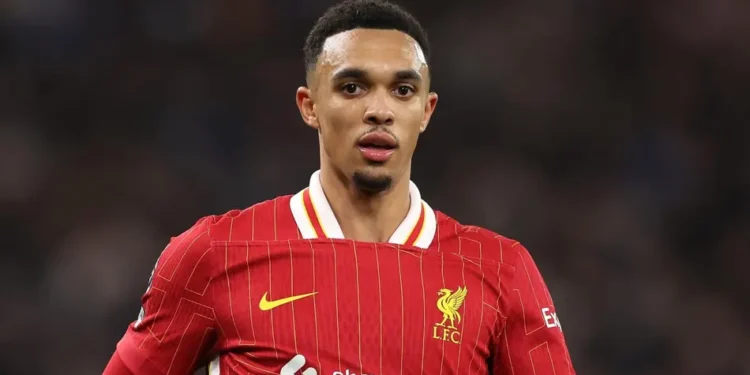 Real Madrid antecipa chegada de Alexander-Arnold com pagamento de multa rescisória