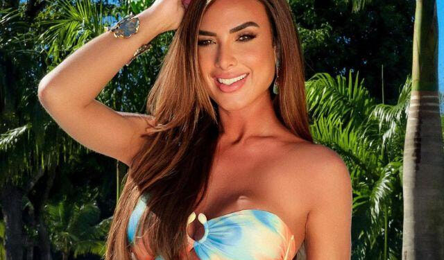 Nicole Bahls exalta amor-próprio ao posar de lingerie no Dia dos Namorados