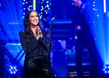 Alanis Morissette relembra presente de Madonna após reunião informal nos anos 90