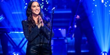 Alanis Morissette relembra presente de Madonna após reunião informal nos anos 90