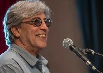 Ivan Lins celebra 80 anos com produção intensa e obra marcada por amor e engajamento