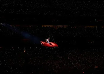 Beyoncé retira performance aérea após susto com falha técnica em show nos EUA