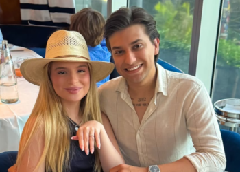 Sophia Valverde anuncia noivado com produtor após três meses de namoro