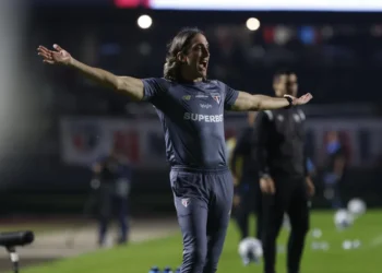 São Paulo confirma saída de Zubeldía; Hernán Crespo é cotado como possível substituto