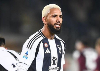 Douglas Luiz falta à reapresentação da Juventus e pode ser punido, diz jornal
