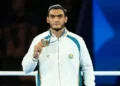 Campeão olímpico de boxe Lazizbek Mullojonov é suspenso por doping com esteroide