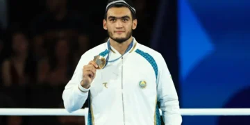 Campeão olímpico de boxe Lazizbek Mullojonov é suspenso por doping com esteroide