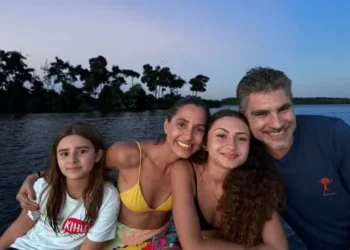 Camila Pitanga compartilha momentos em família durante viagem ao Piauí