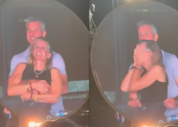 Esposa de CEO remove sobrenome e apaga redes após flagra romântico com colega em show do Coldplay