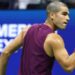 US Open: erro do irmão faz Alcaraz raspar o cabelo e virar assunto no torneio