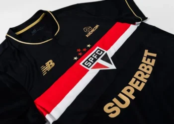 São Paulo estreia novo uniforme contra o Atlético-MG em homenagem ao tricampeonato mundial
