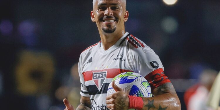 Luciano provoca torcida do Atlético Nacional após classificação do São Paulo na Libertadores
