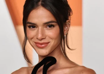 Bruna Marquezine completa 30 anos e recebe homenagens de famosos nas redes sociais