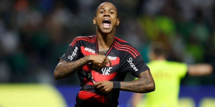 Wallace Yan lamenta pênalti perdido em eliminação do Flamengo e recebe apoio de Filipe Luís