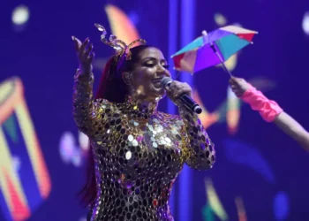 Priscila Senna celebra 15 anos de carreira com show histórico no Marco Zero e atrai 30 mil fãs