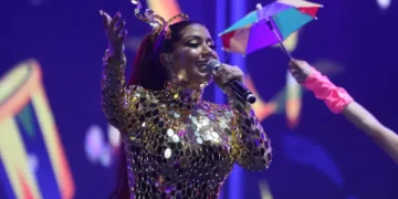 Priscila Senna celebra 15 anos de carreira com show histórico no Marco Zero e atrai 30 mil fãs