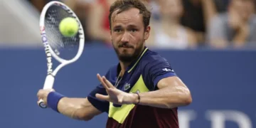 Medvedev encerra parceria de oito anos com técnico após queda precoce no US Open
