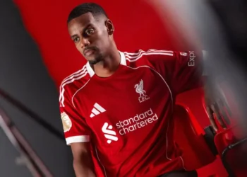 Liverpool adota cautela para estreia de Isak após contratação recorde